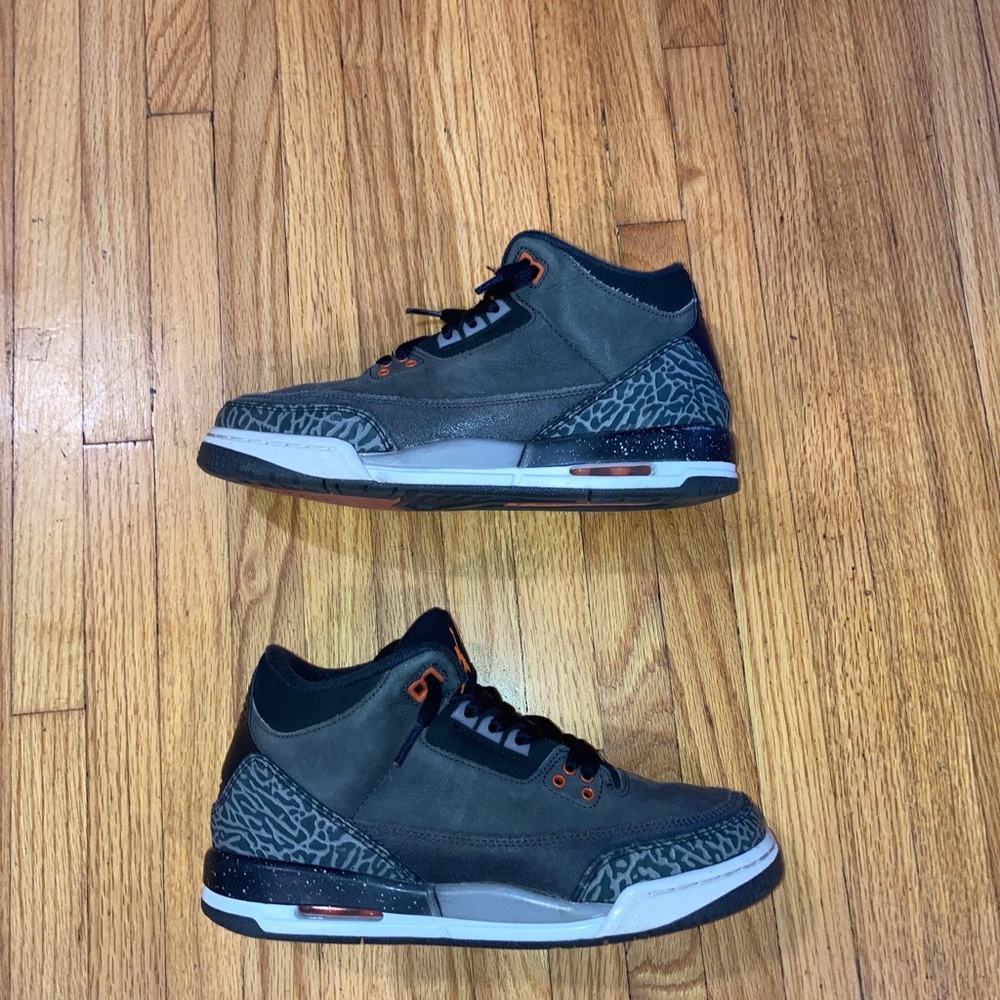 Authentic fear pack jordan 3 from 2013.